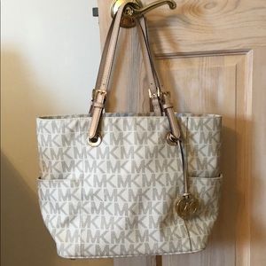 White Michael Kors purse excellent condition